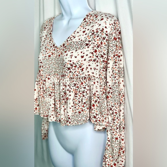 Arizona Jean Company White and Red Floral Blouse (827) - Picture 5 of 12